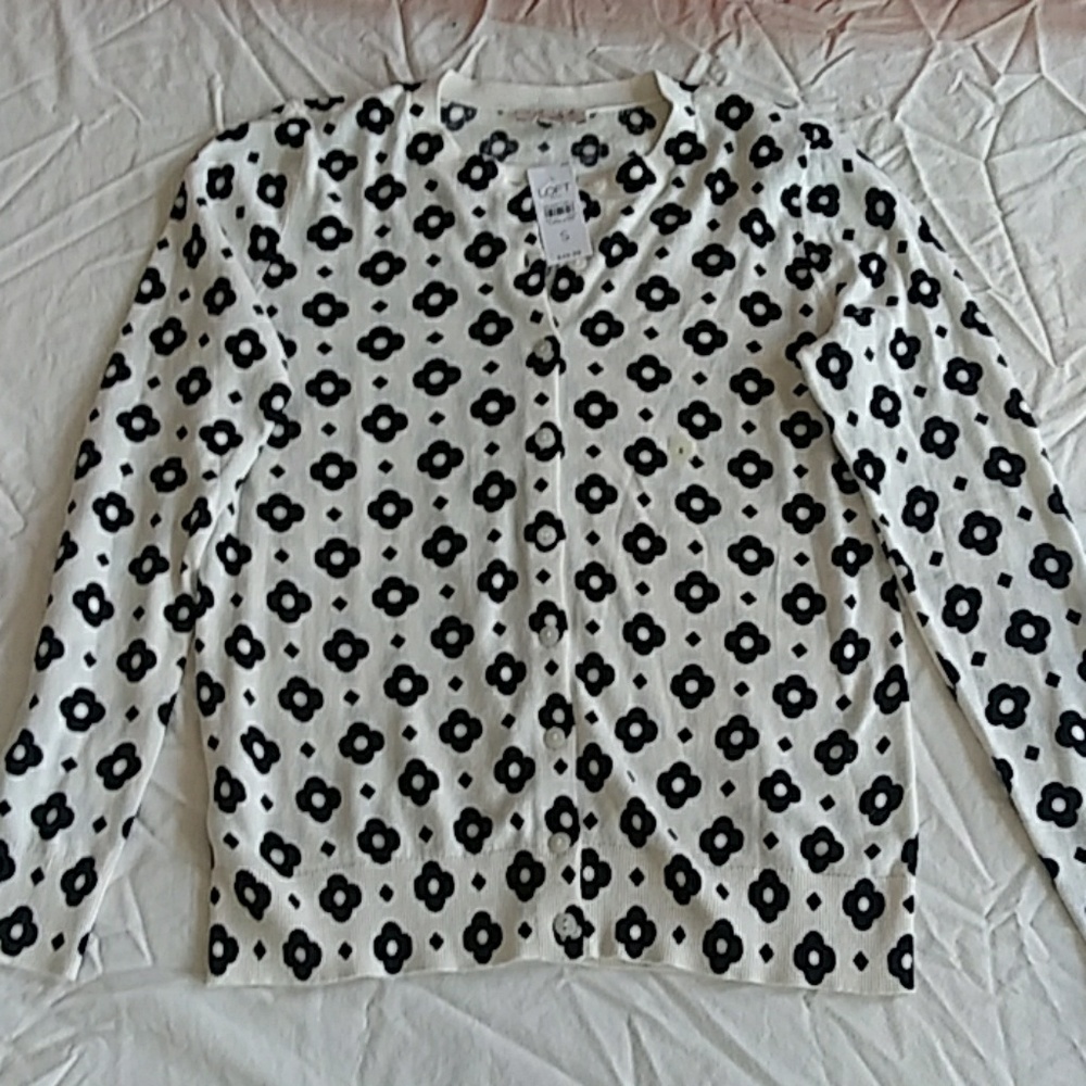Stylish LOFT BUTTON DOWN SWEATER NWT